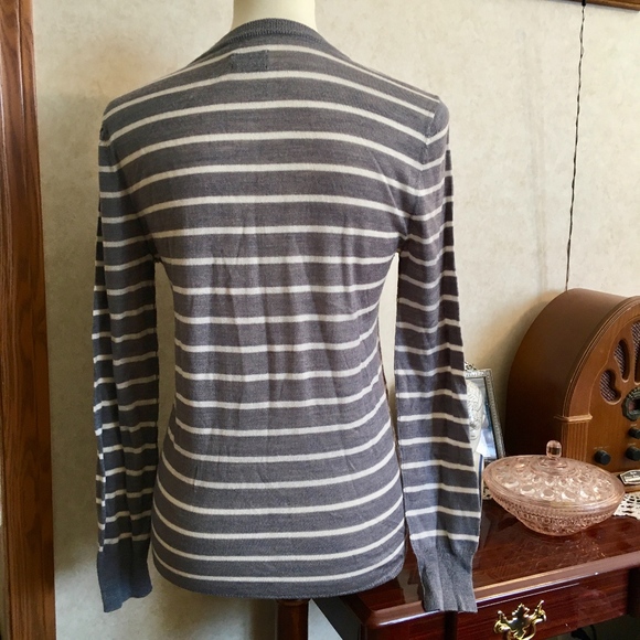 UNTUCKit w/ Merino Wool Gray White Sweater Small - Picture 5 of 8